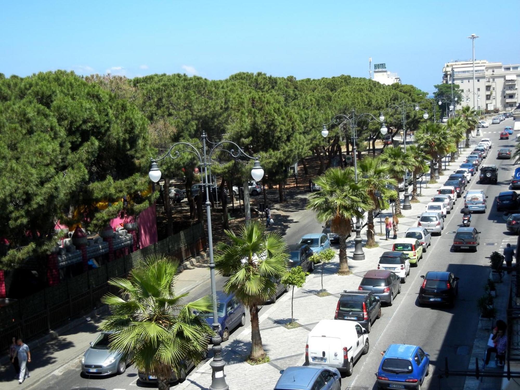 B&B La Pineta Reggio Calabria Exterior photo